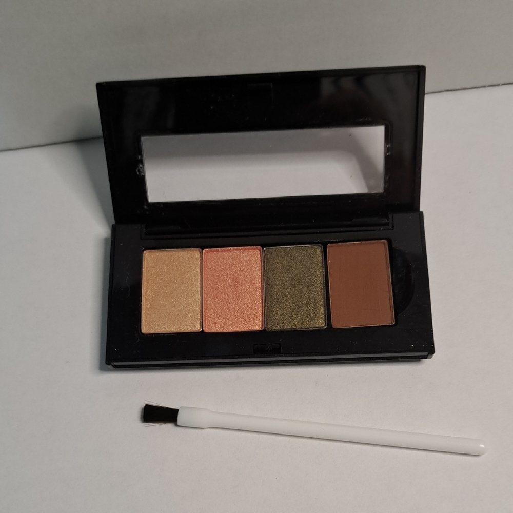 Eyeshadow Palette with Brush - Gold, Pink, Green, Brown